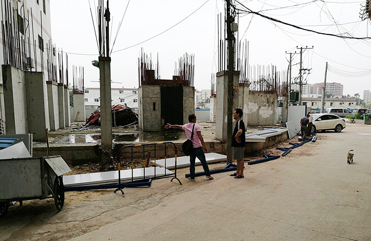 沙井城中村舊改項目現場安裝旭東活動圍墻