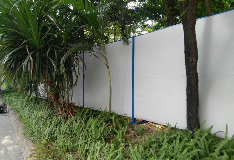 「PVC圍擋廠家」PVC圍擋在施工搭建是要注意哪些問題點？