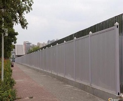 工程建設服務中，使用PVC施工圍擋有什么特點